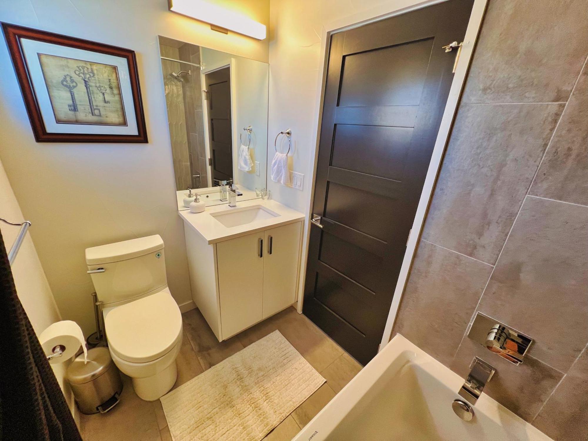 Entire Luxury I Sleeps 8 I 10min To Downtown Holiday home *