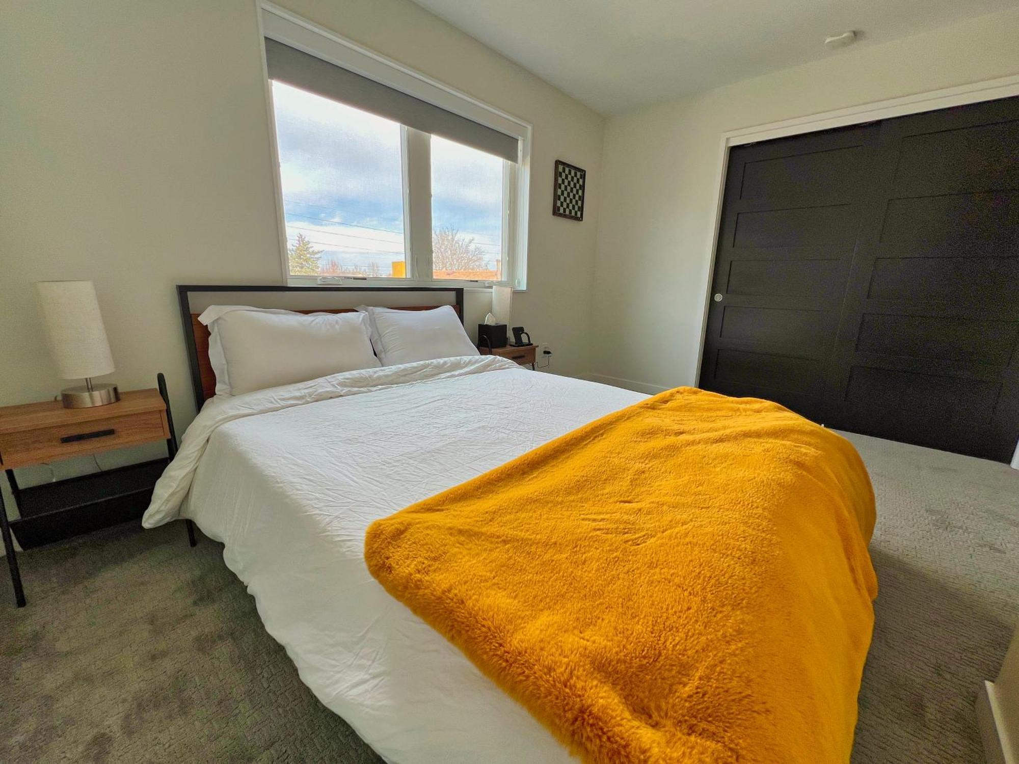 Holiday home Entire Luxury I Sleeps 8 I 10min To Downtown