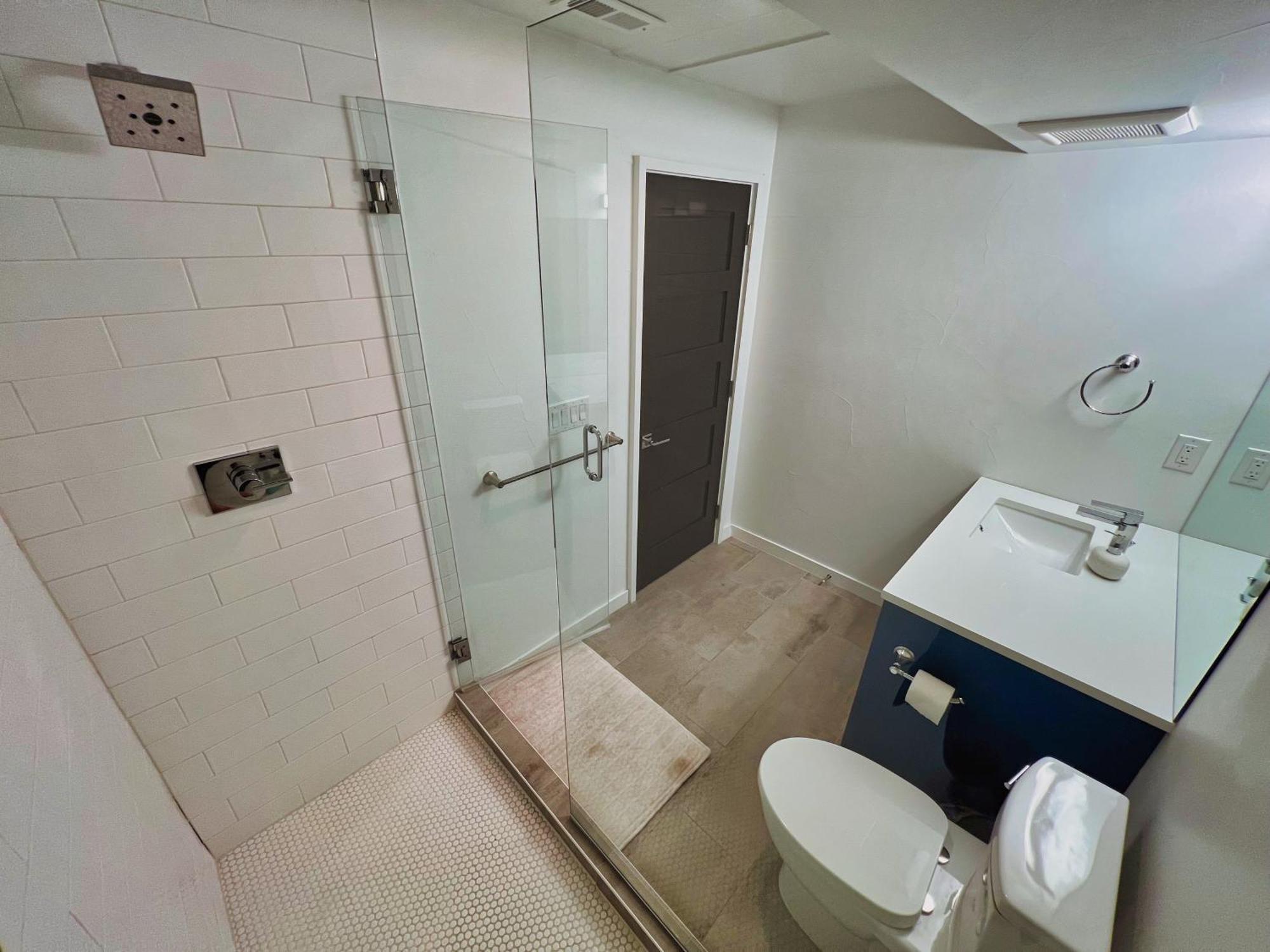 Holiday home Entire Luxury I Sleeps 8 I 10min To Downtown *