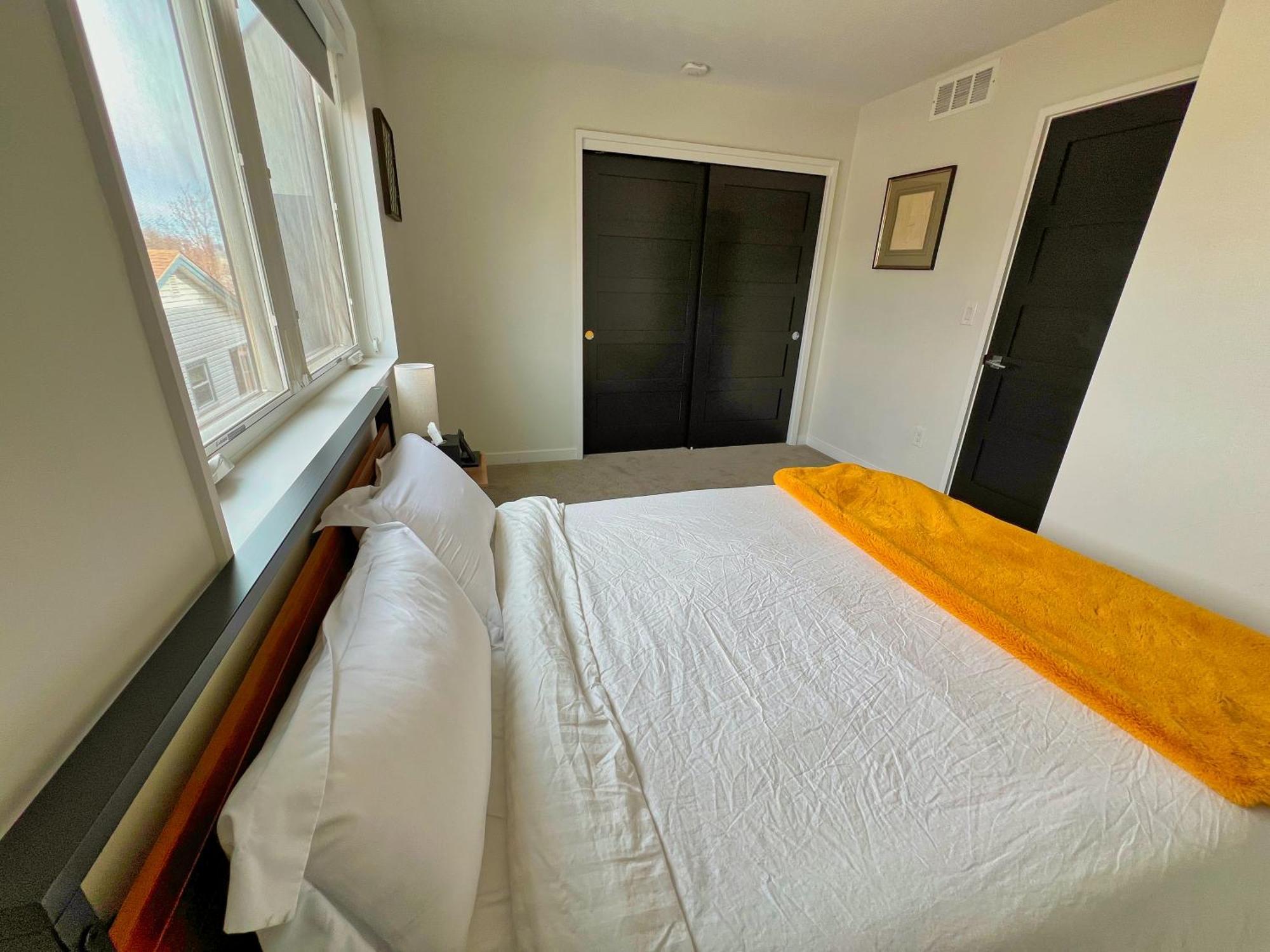Entire Luxury I Sleeps 8 I 10min To Downtown Holiday home
