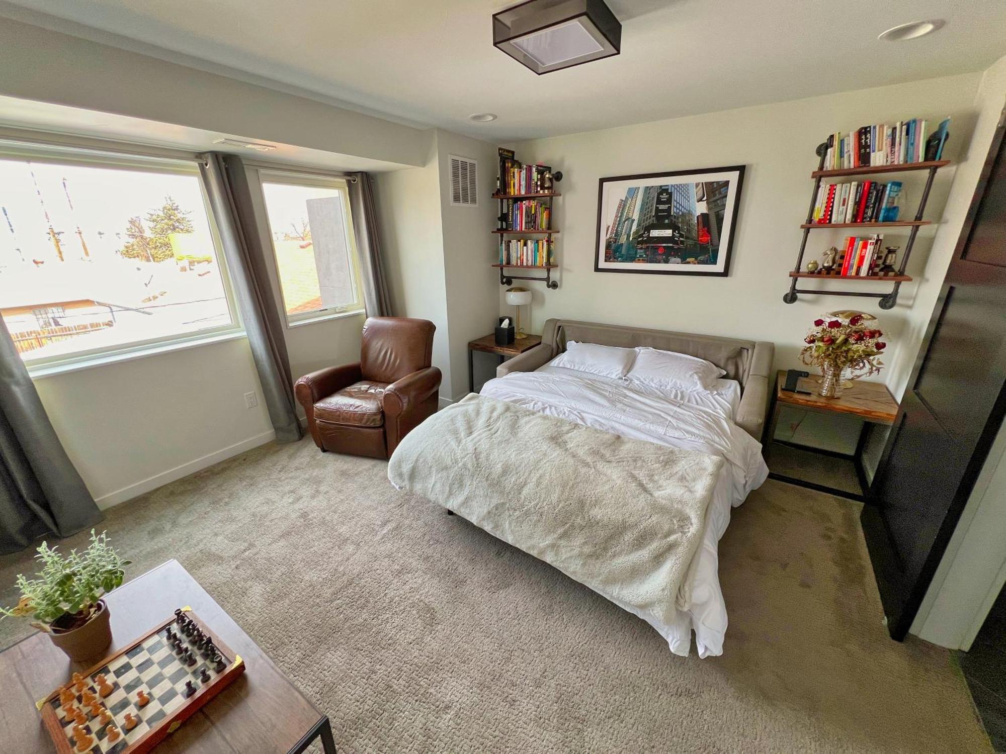 Holiday home Entire Luxury I Sleeps 8 I 10min To Downtown *