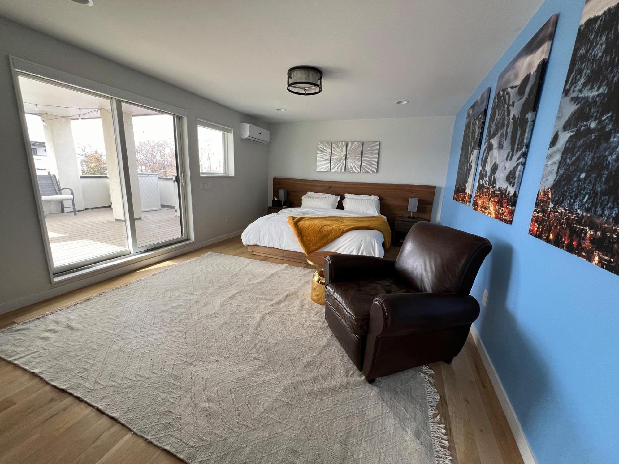 Holiday home Entire Luxury I Sleeps 8 I 10min To Downtown *