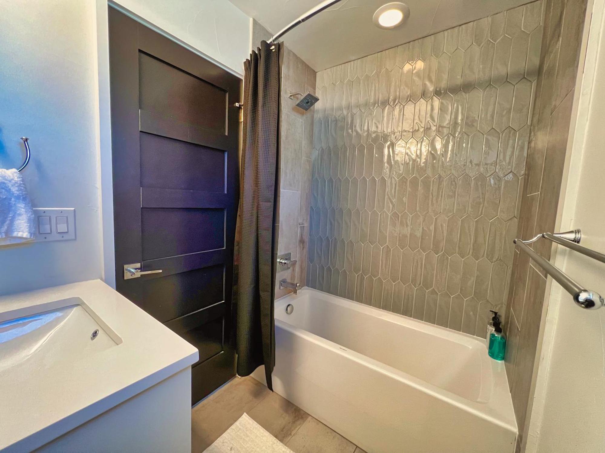 Entire Luxury I Sleeps 8 I 10min To Downtown